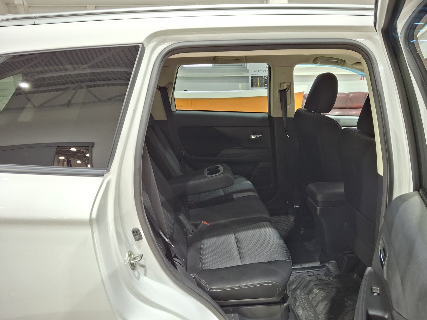 MITSUBISHI OUTLANDER