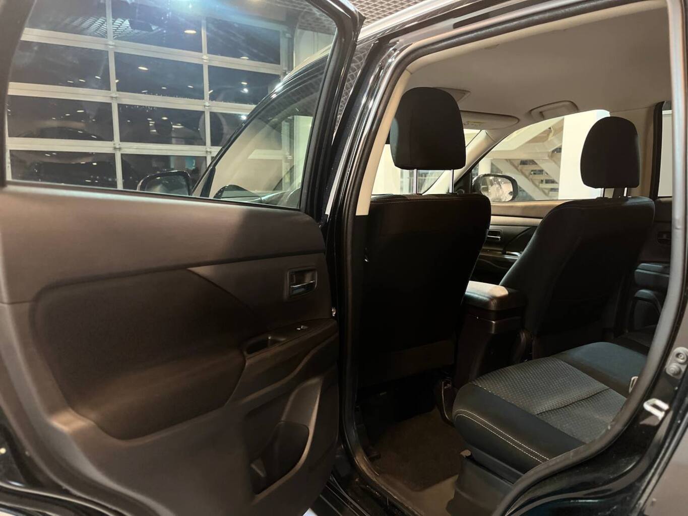 MITSUBISHI OUTLANDER