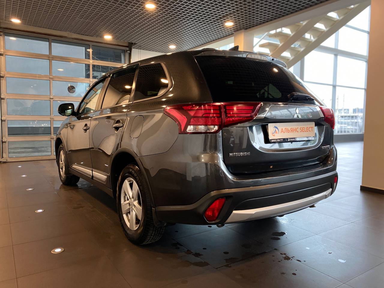 MITSUBISHI OUTLANDER