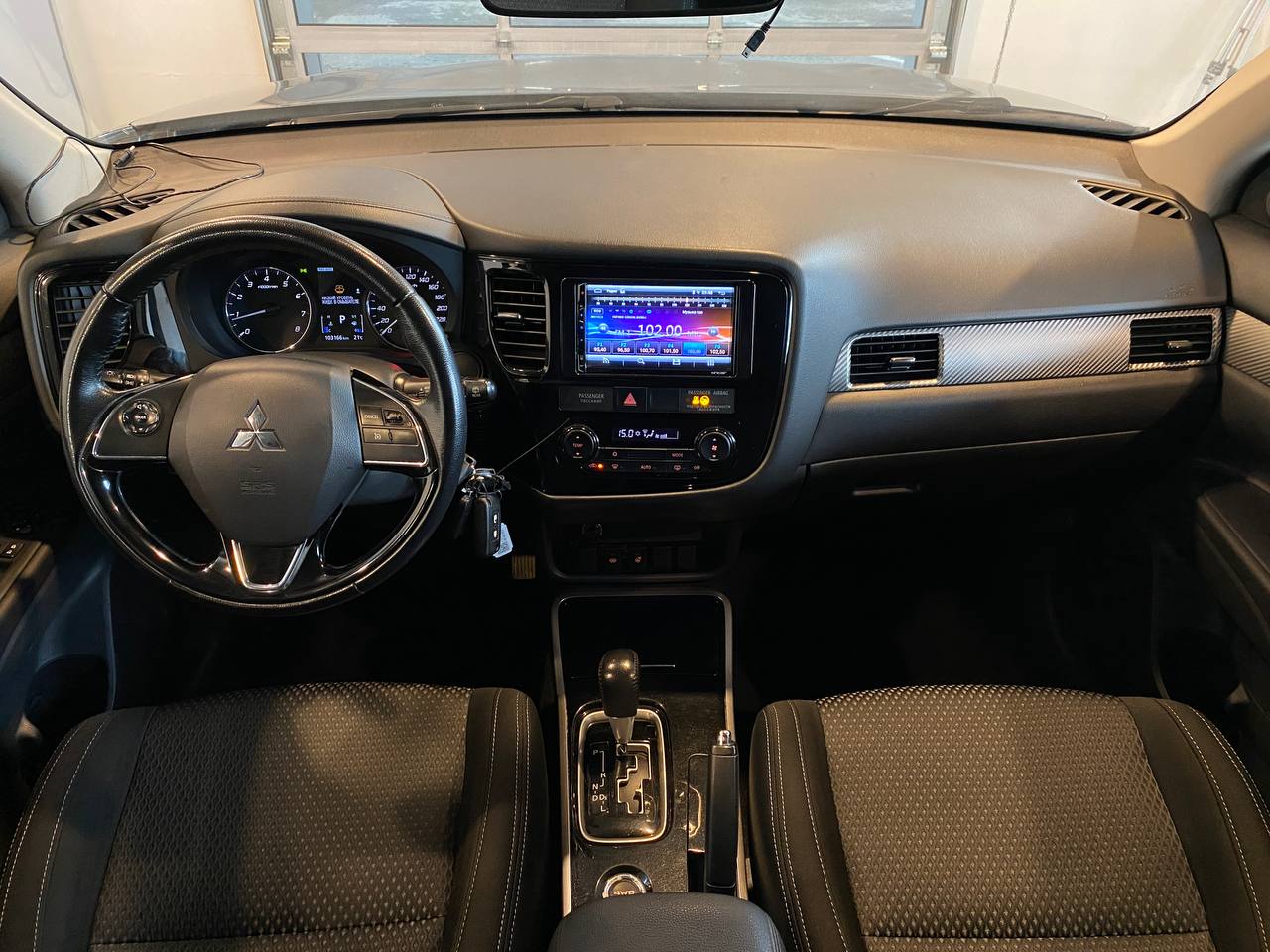 MITSUBISHI OUTLANDER