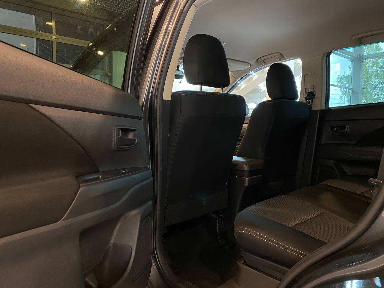 MITSUBISHI OUTLANDER