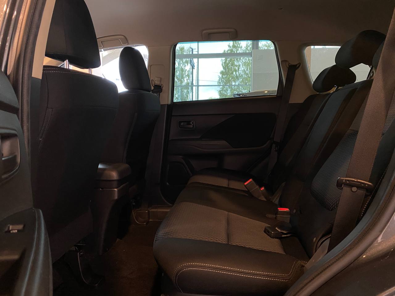 MITSUBISHI OUTLANDER