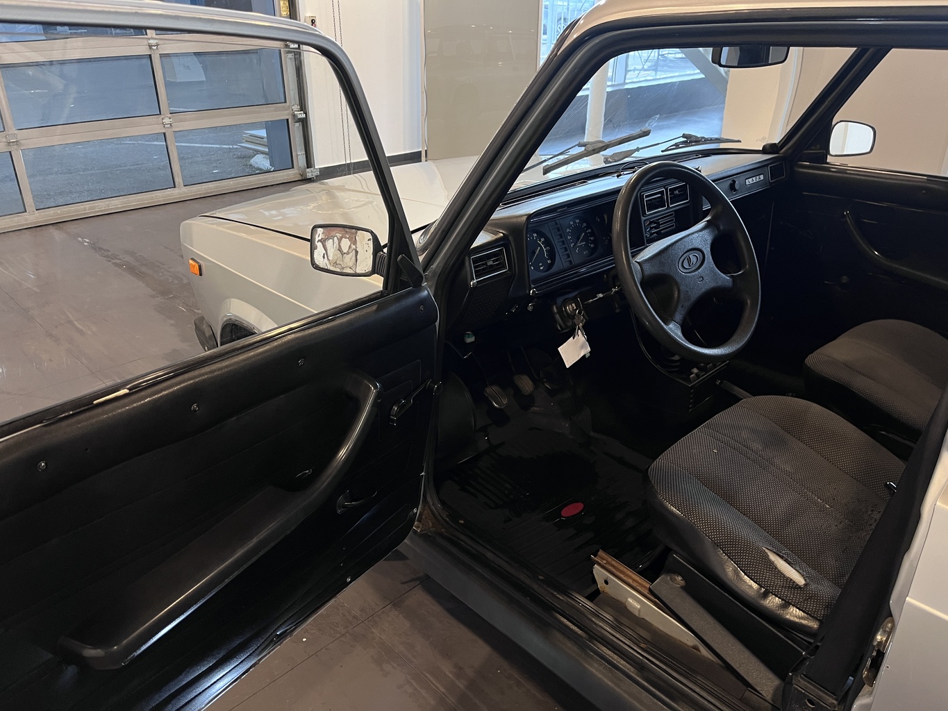 LADA 2104